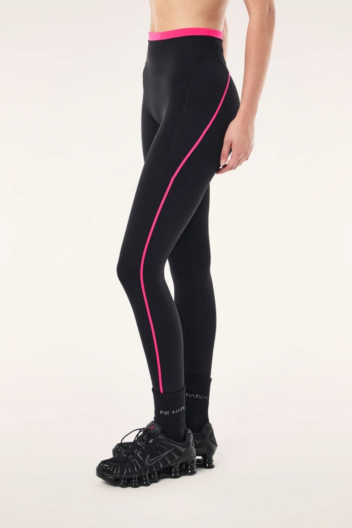 RAPID FULL LENGTH LEGGING IN BLACK AND COSMO PINK