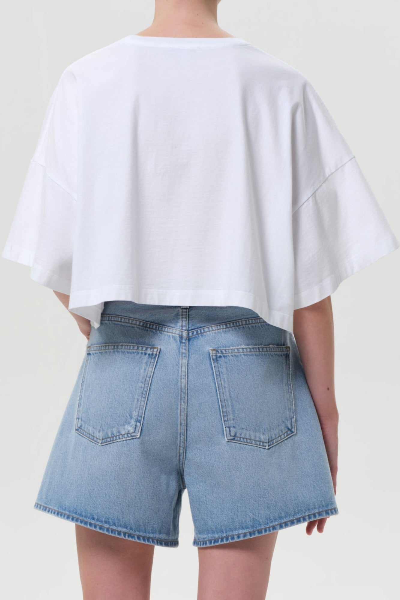 ARLI OVERSIZED CROPPED WHITE TEE