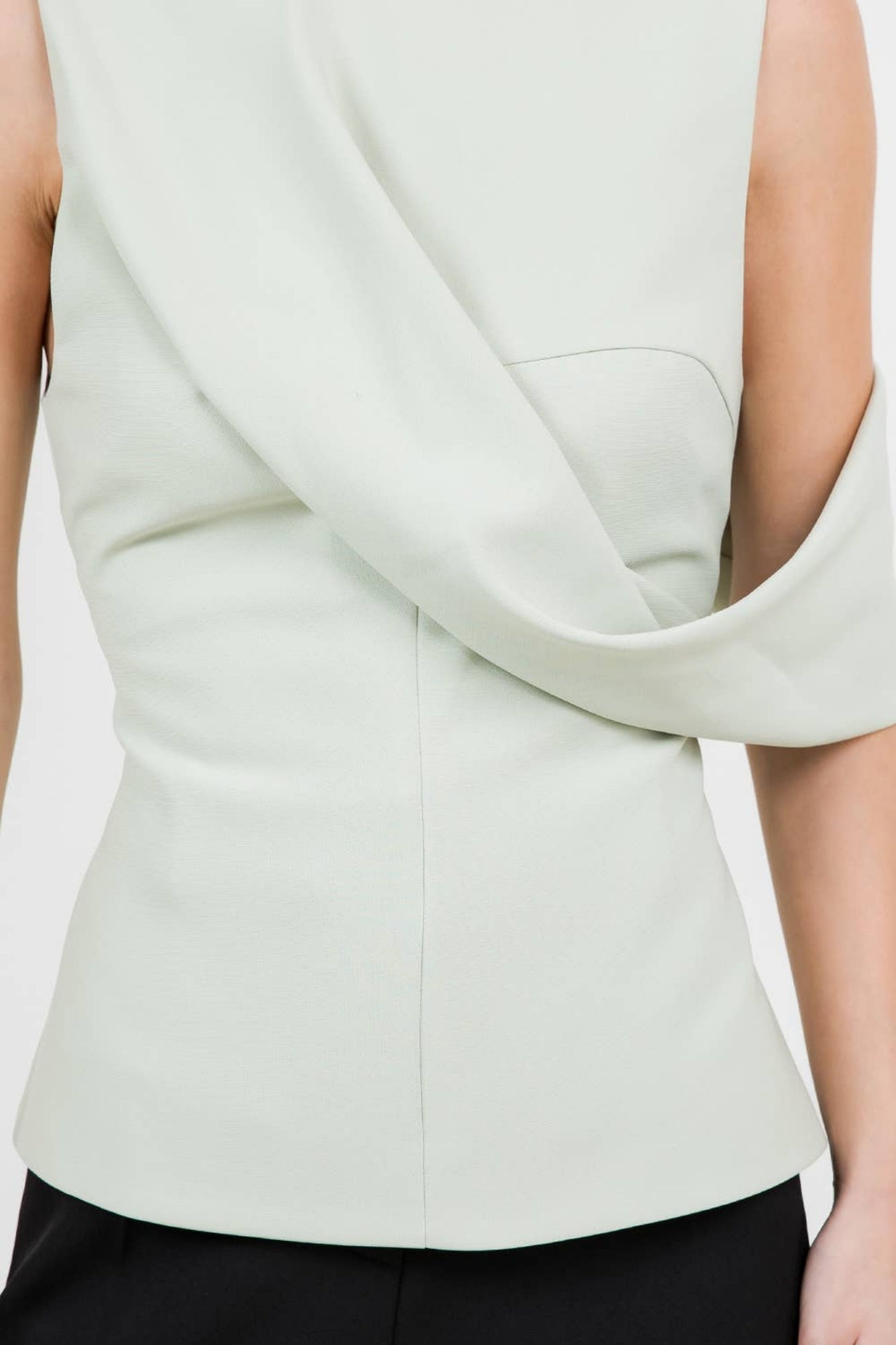 SOFT WOVEN DRAPE DETAILED SLEEVELESS FITTEN SAGE TOP