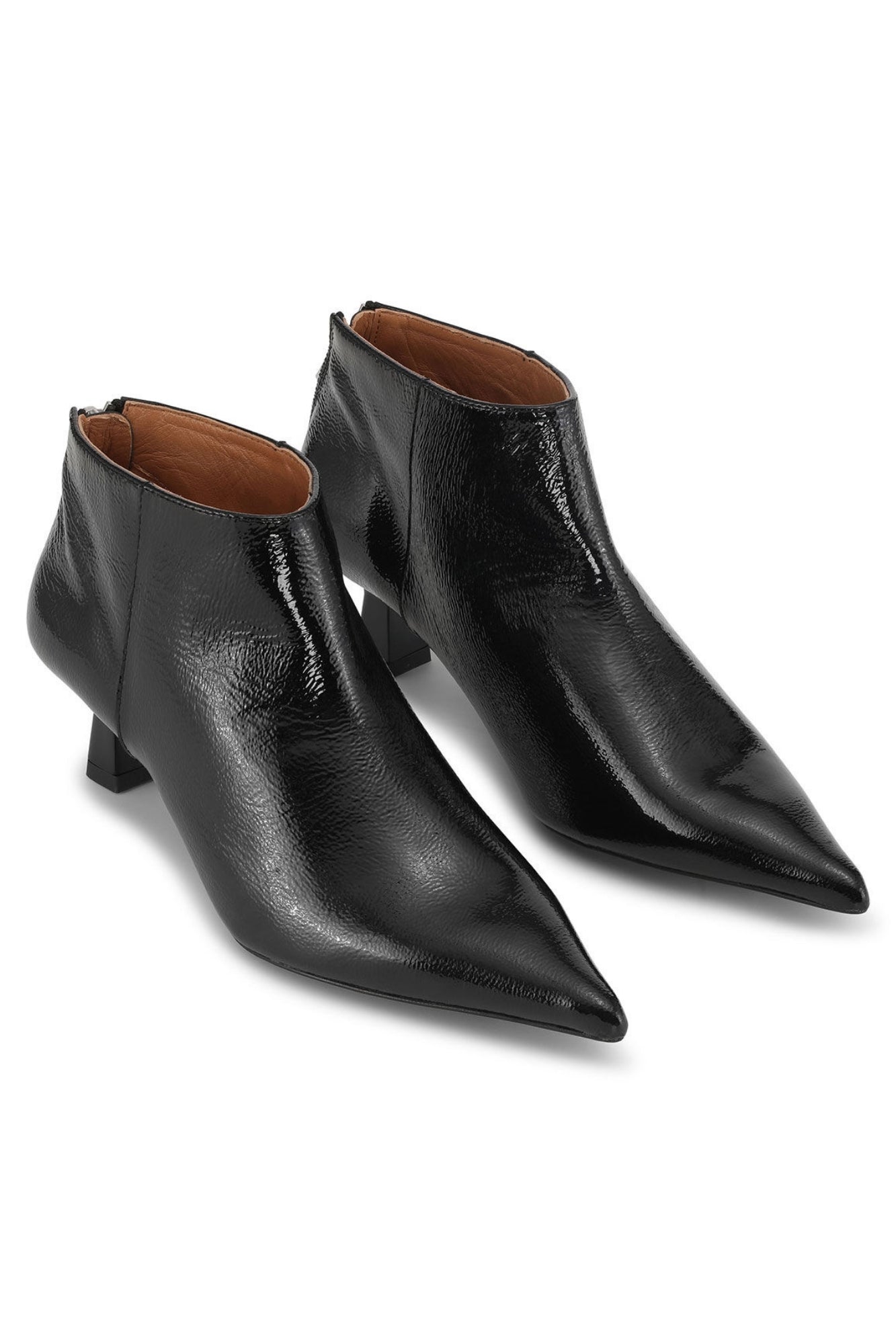 SOFT POINTY CROP BOOT BLACK NAPLACK