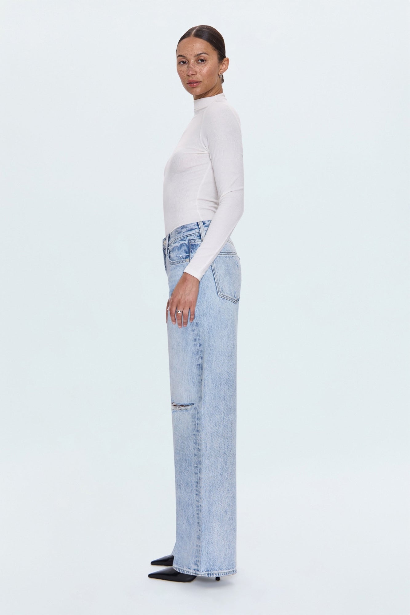 HENDRIX HIGH RISE BAGGY IN REVEL DISTRESSED