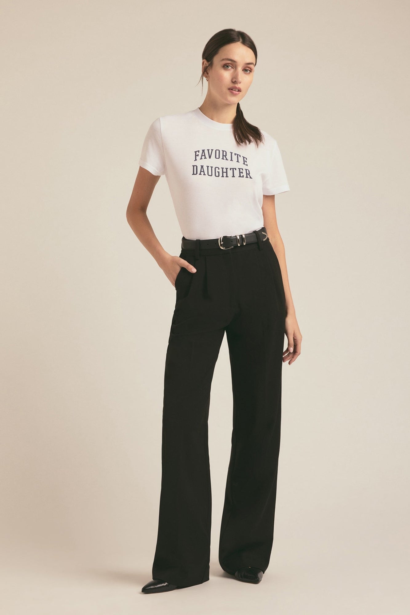 FAVORITE DAUGHTER CROPPED COLLEGIATE WHITE TEE