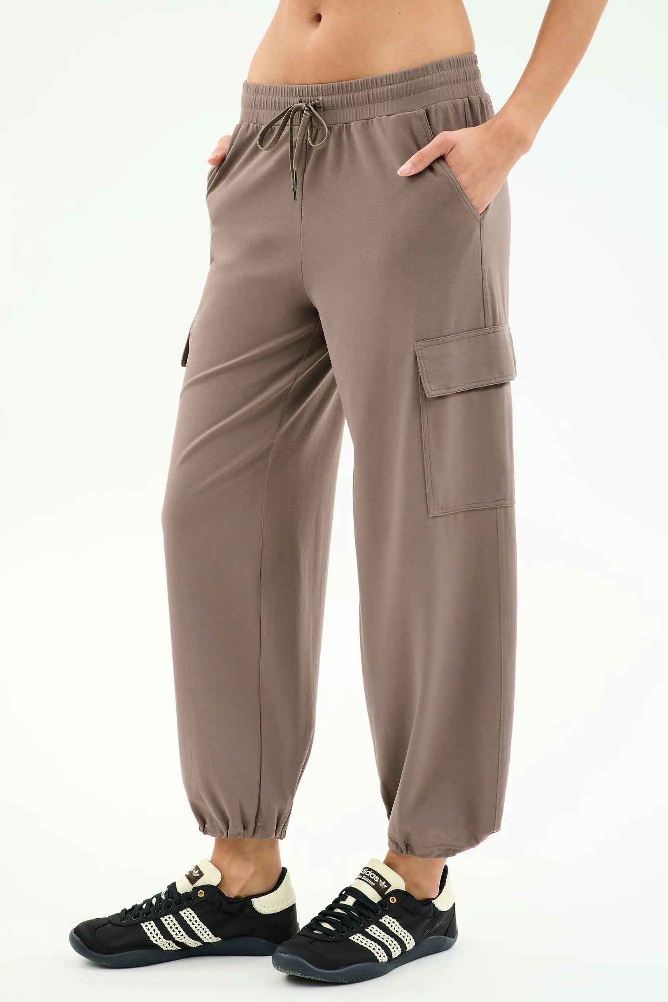 NICO AIRWEIGHT CARGO PANT IN LENTIL