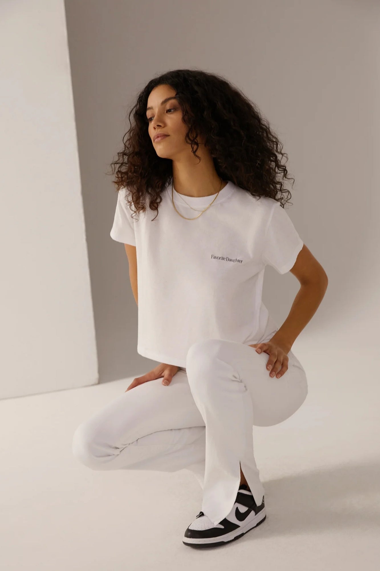 FAVORITE DAUGHTER CROPPED WHITE TEE