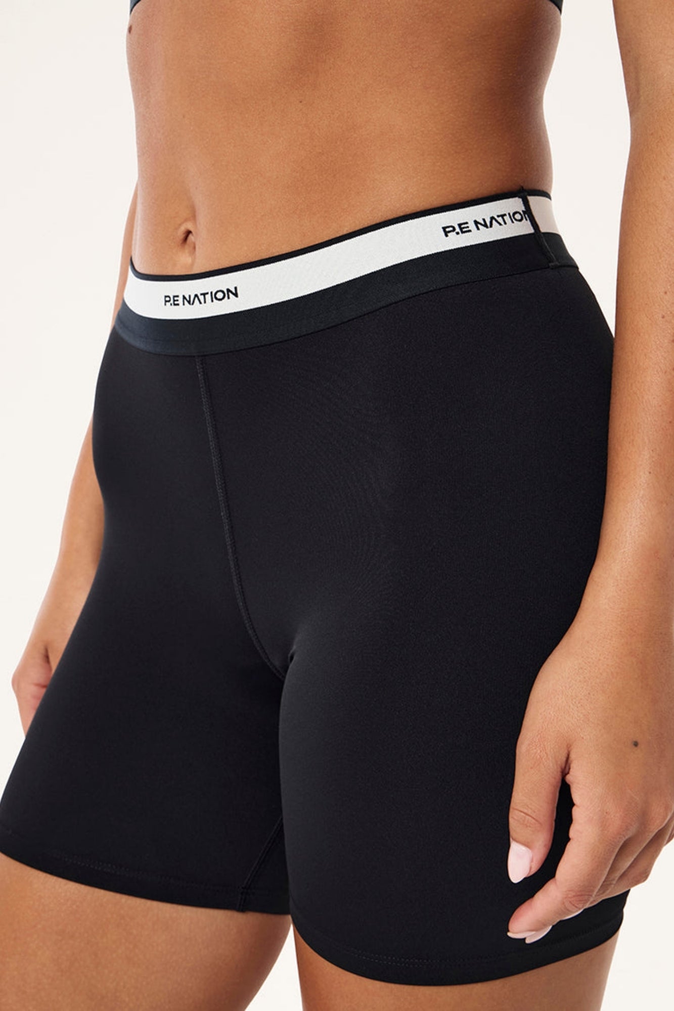 AVANT 5 BLACK WHISPER WHITE BIKE SHORT