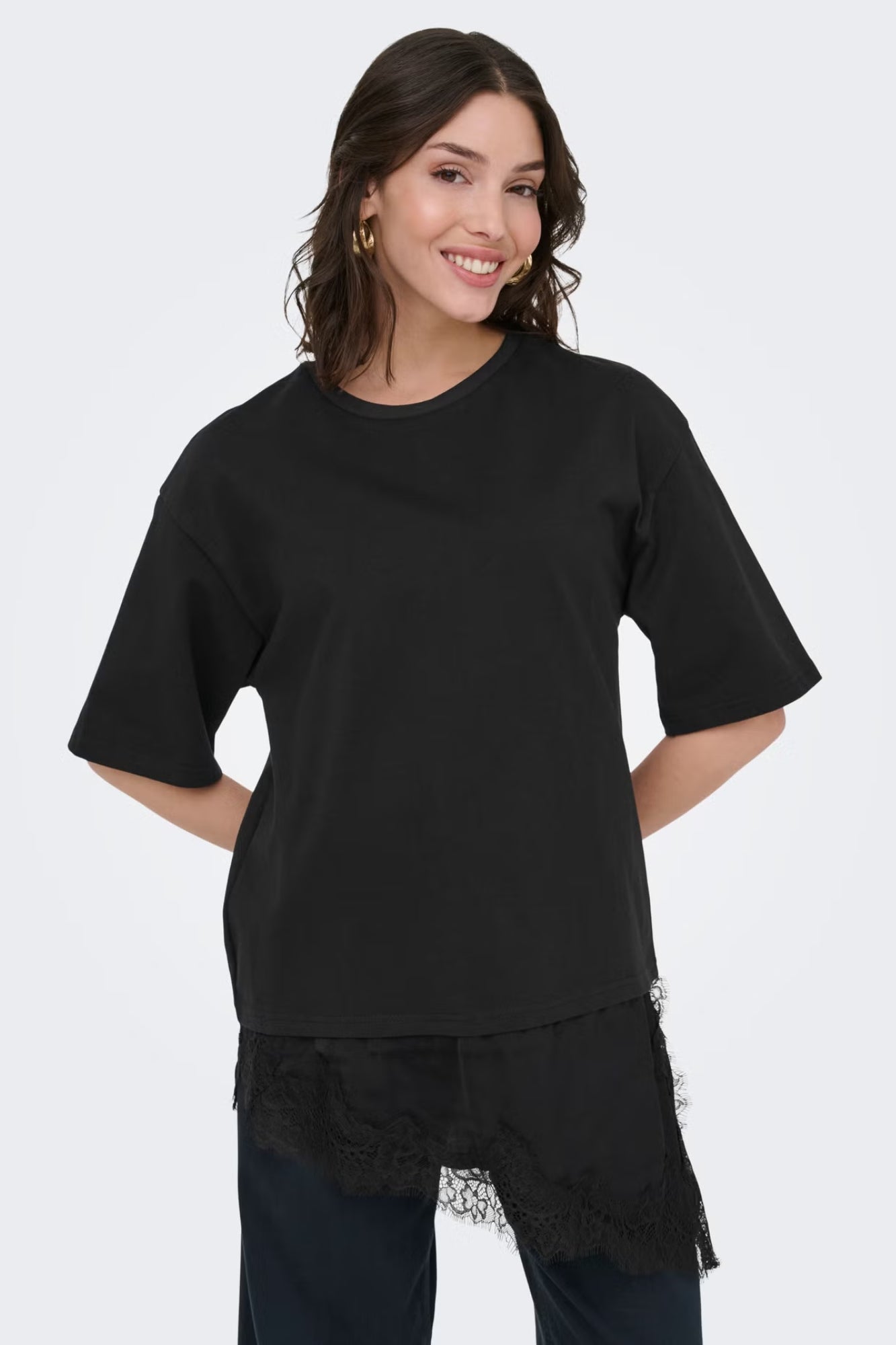 ASYMMETRICAL LACE-TRIM TEE IN BLACK