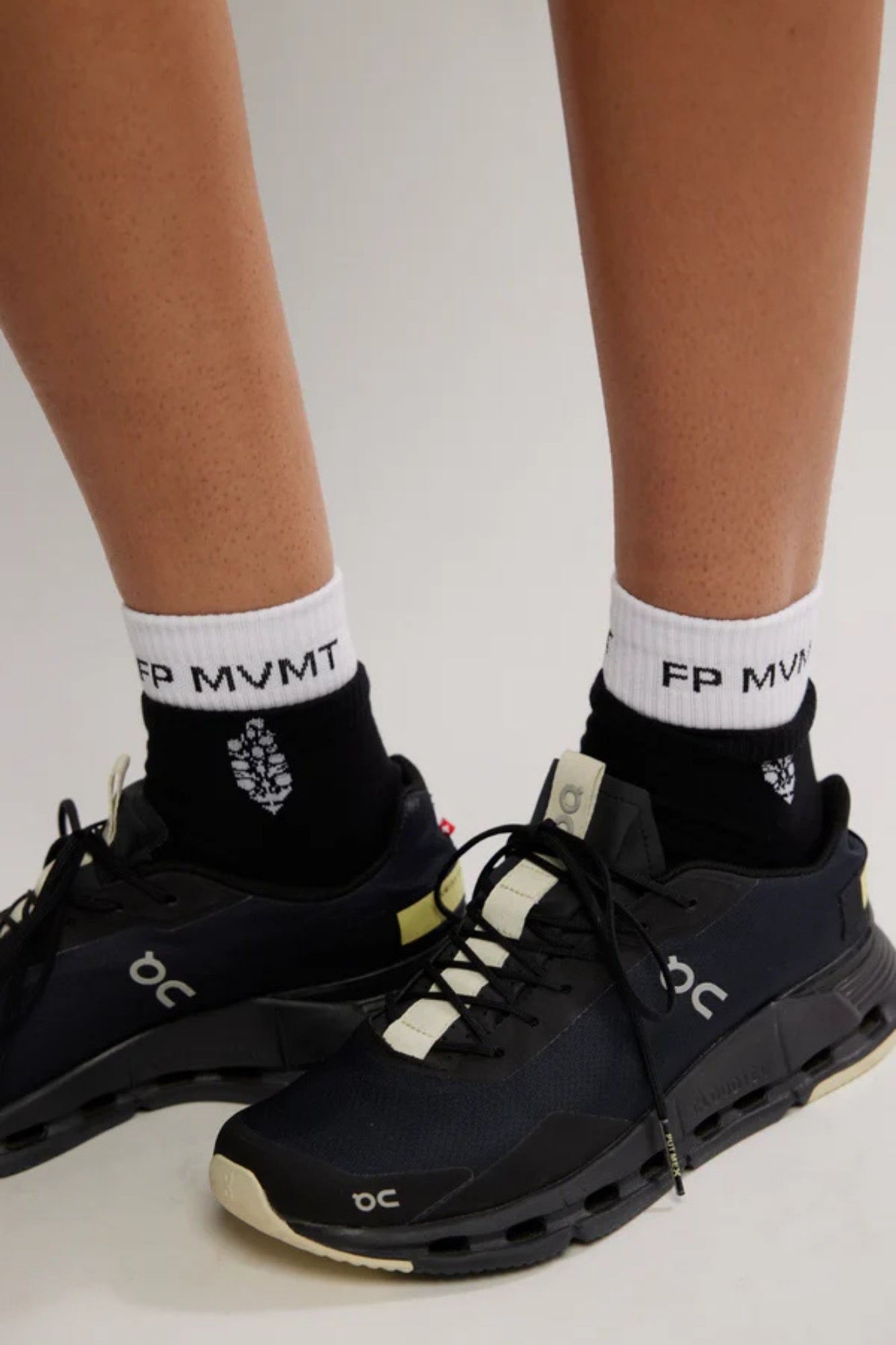 QUARTER CREW COURT SOCK IN BLACK AND WHITE