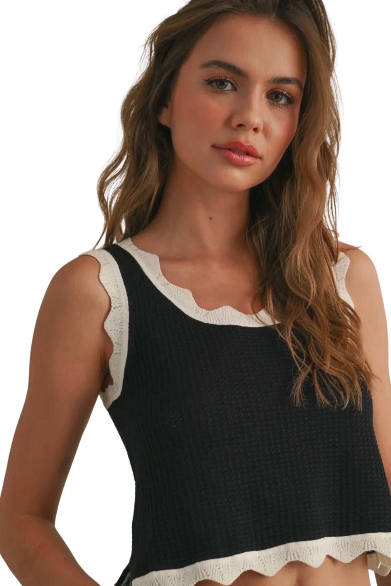 SLEEVELESS CONTRAST COLOR SCALLOP BLACK AND CREAM SWEATER TANK