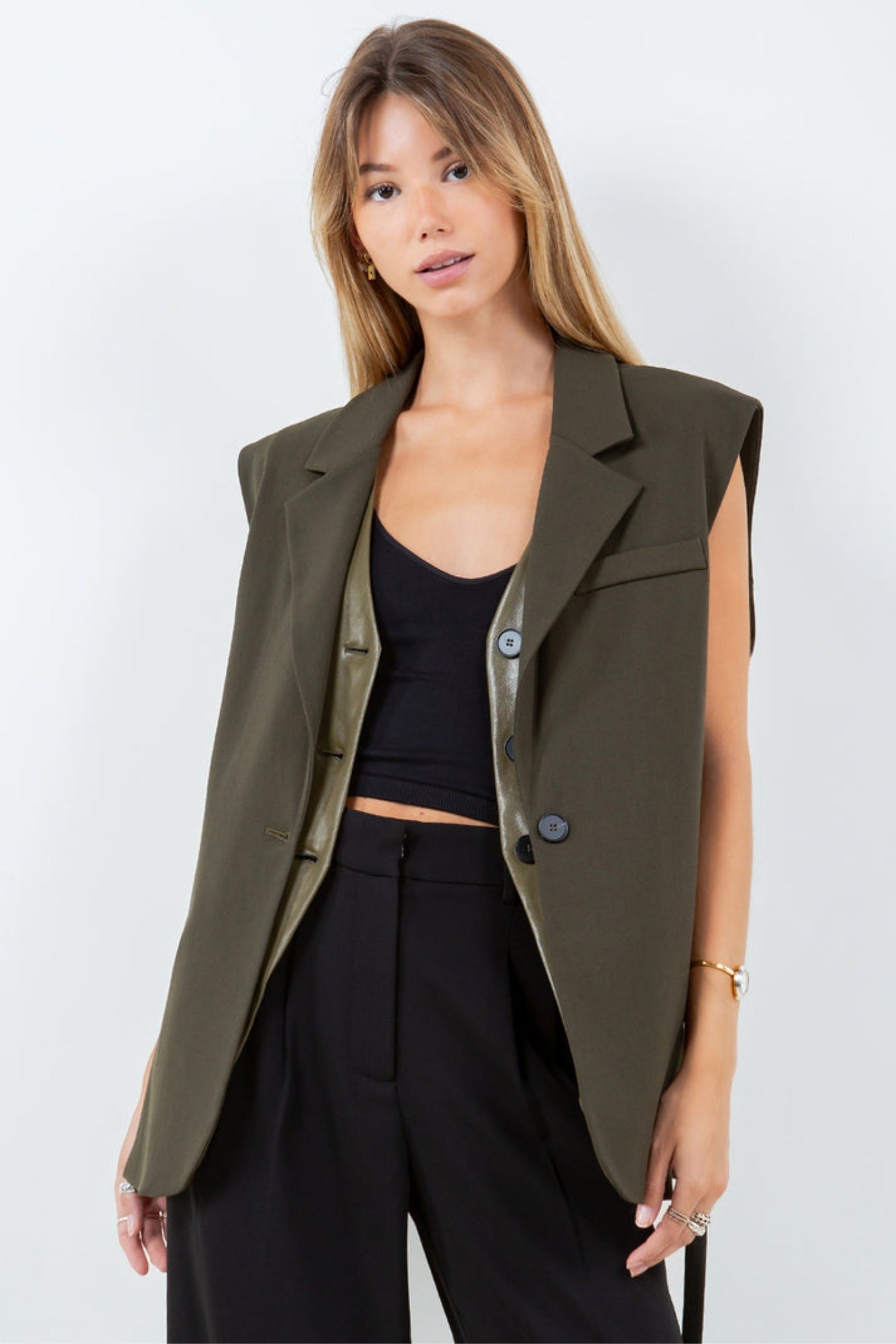 CONTRASTED DOUBLE LAYER LINE OLIVE VEST