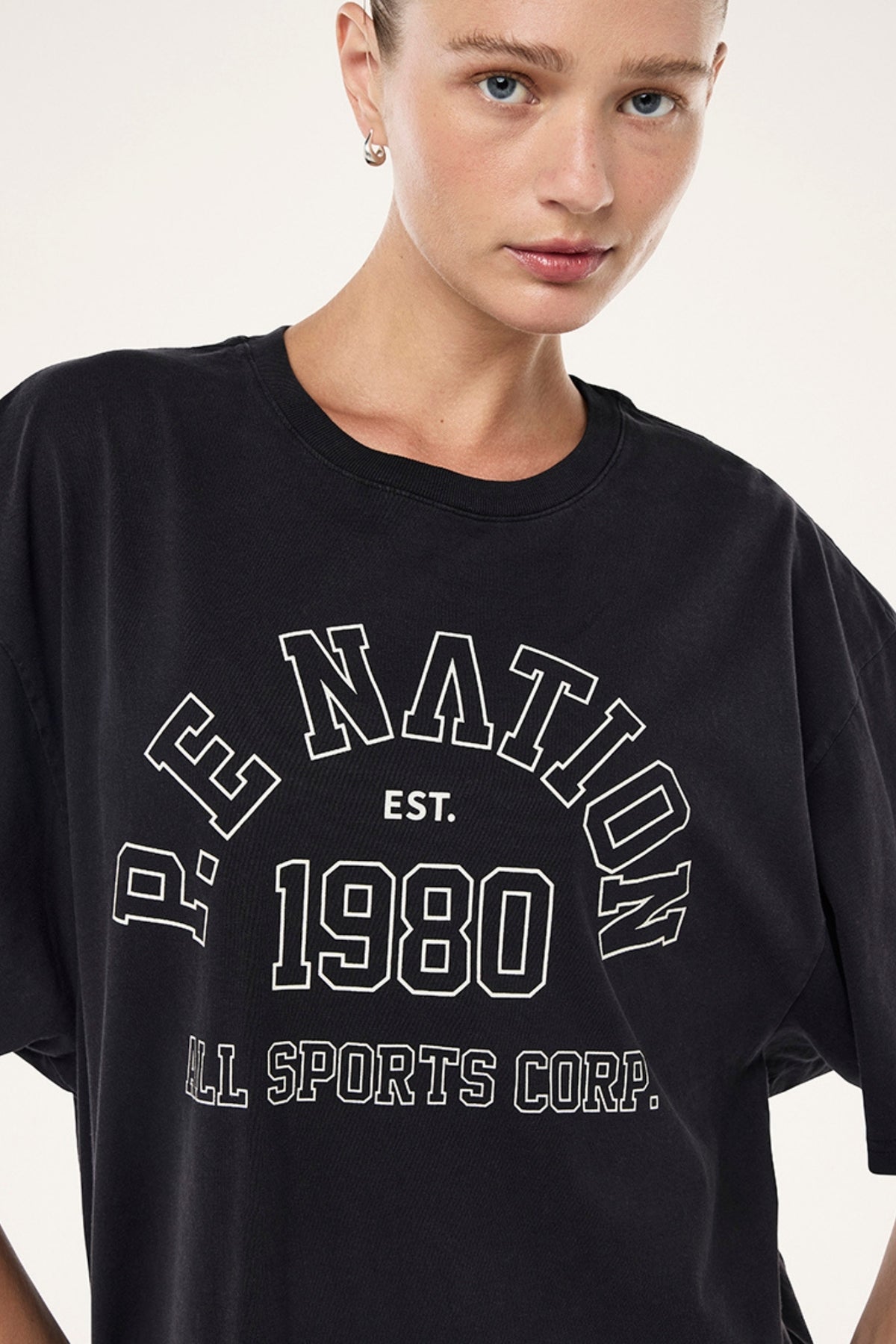 ALTITUDE TEE IN WASHED BLACK