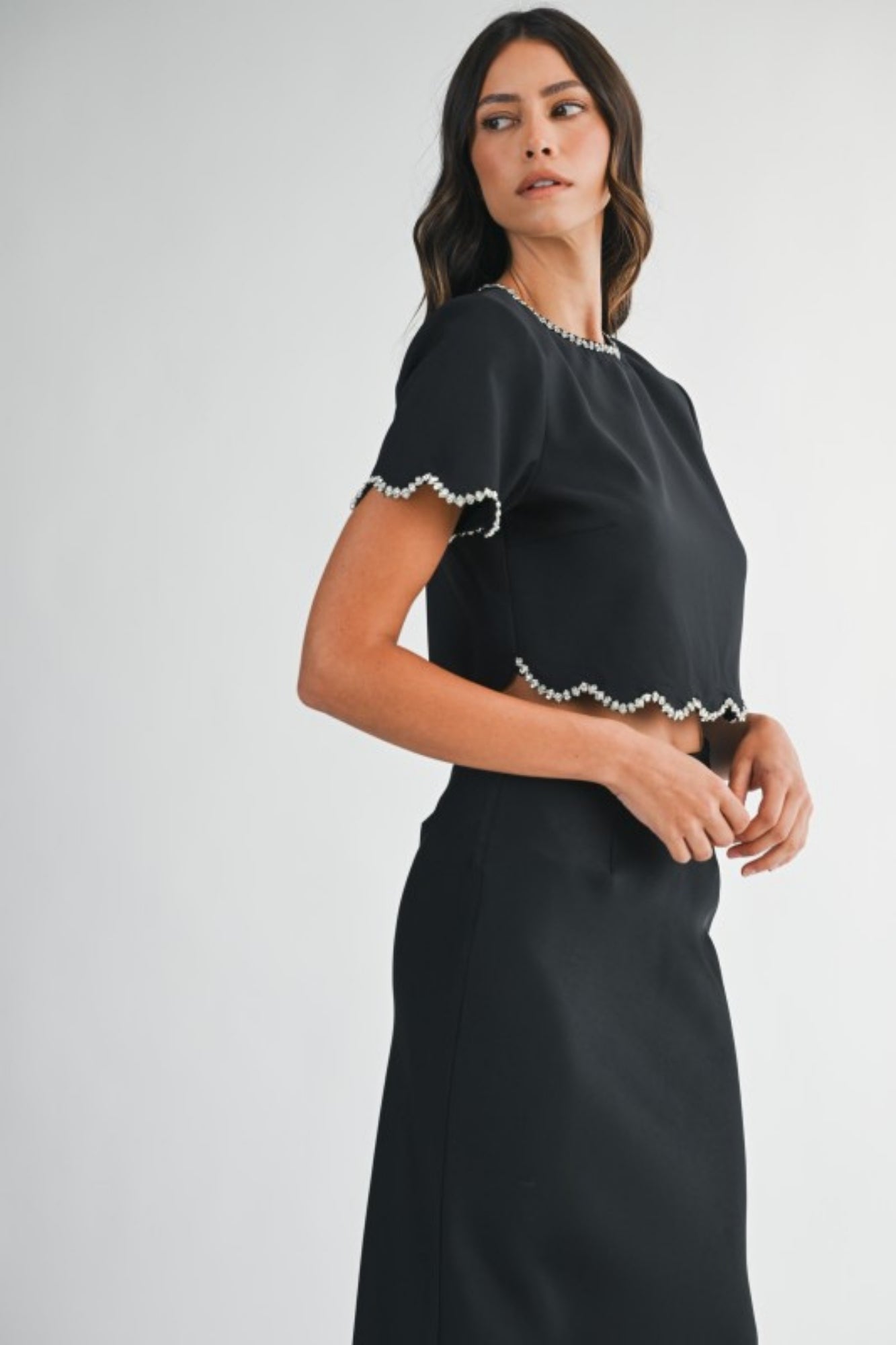 SHORT SLEEVE RHINESTONE BLACK CROP TOP