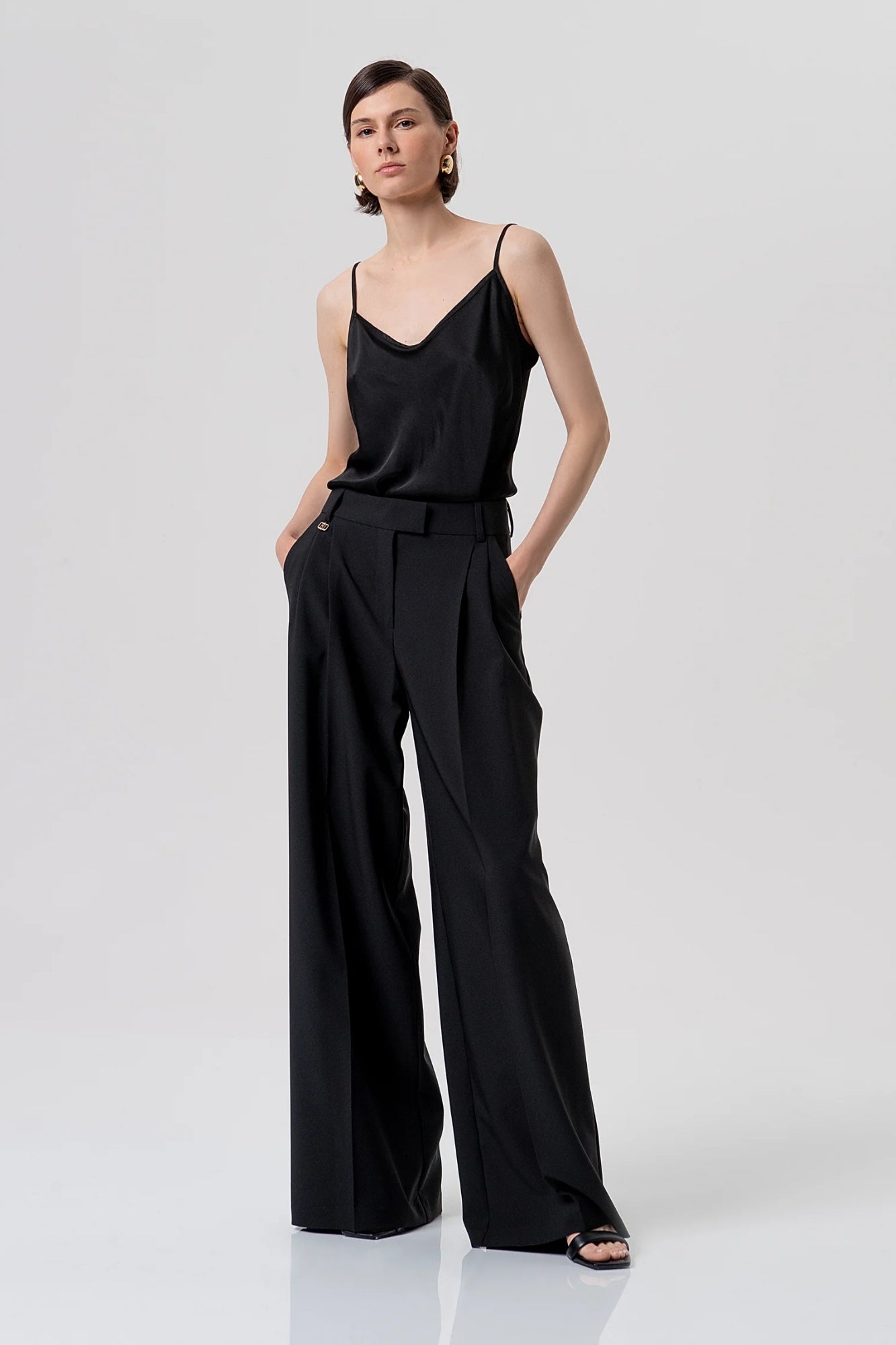 HIGH WAISTED WIDE LEG TAILORED TROUSER IN BLACK