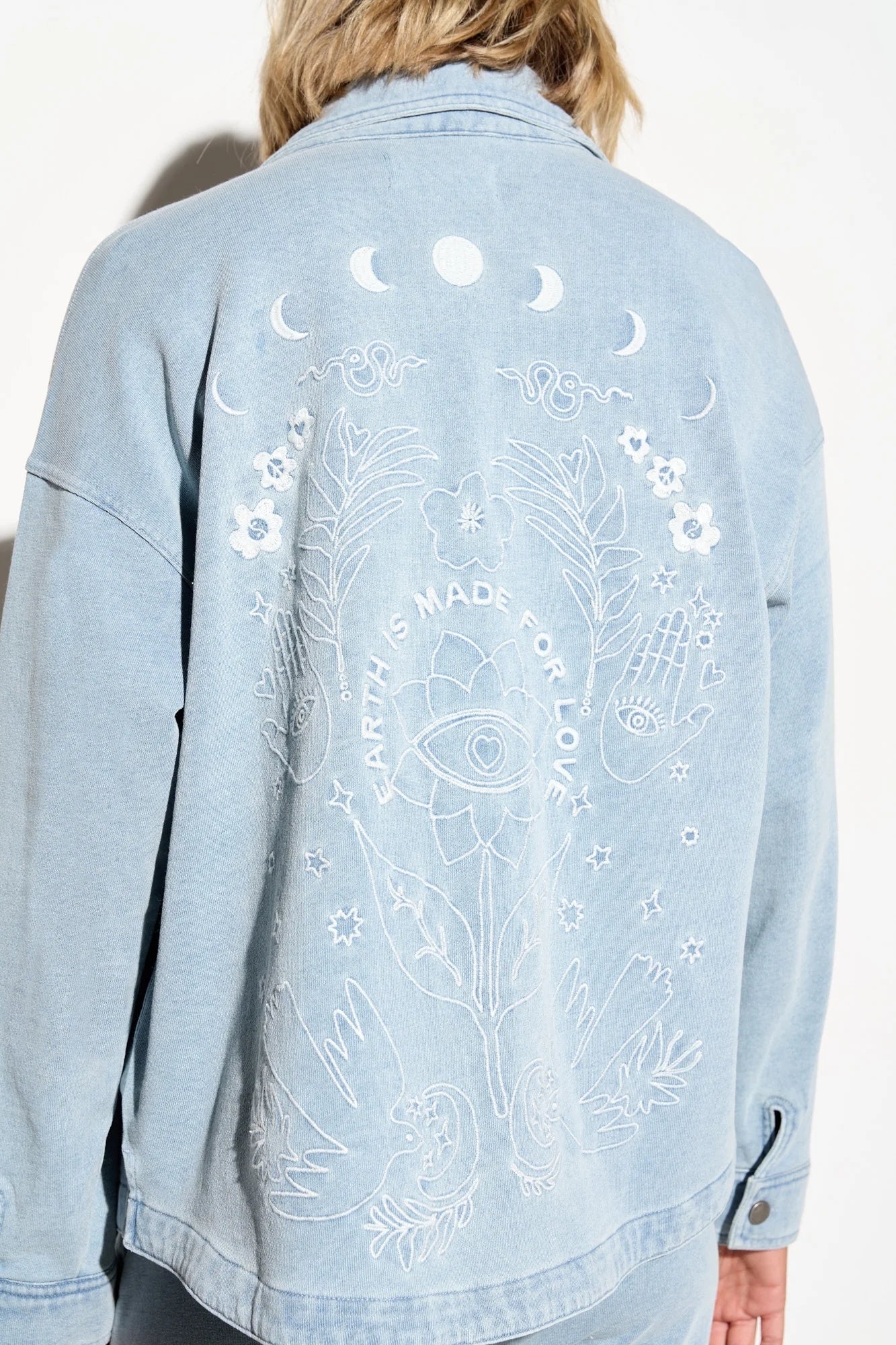 EYE BLOOM SUNNY BUTTON DOWN IN BLEACHED DENIM