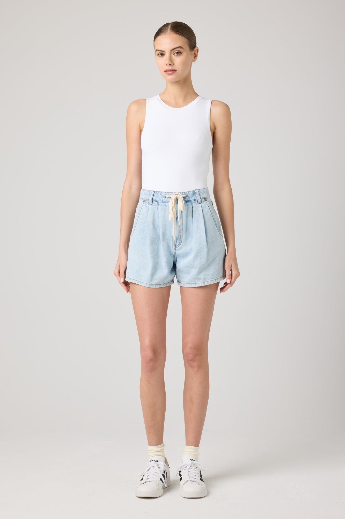 SAND WALK LIGHT INDIGO SHORT