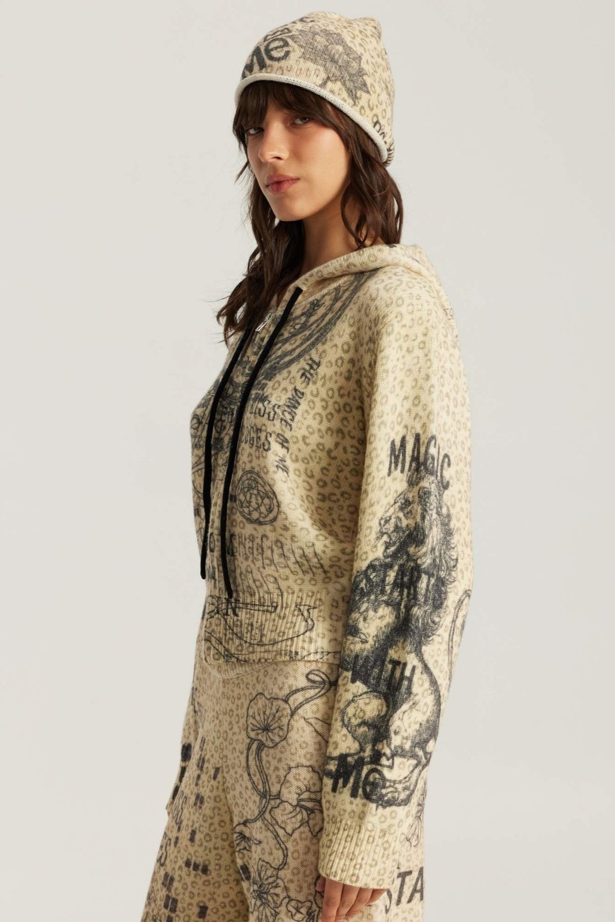 RUMI NOIR MUSE ZIP HOODIE