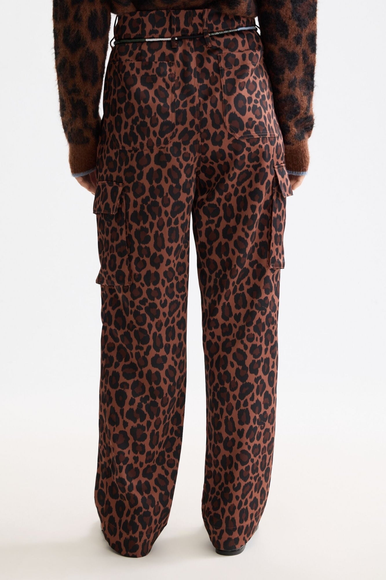 FAYE HIGH RISE TAPERED LEG SATIN PANT PEACE LEOPARD