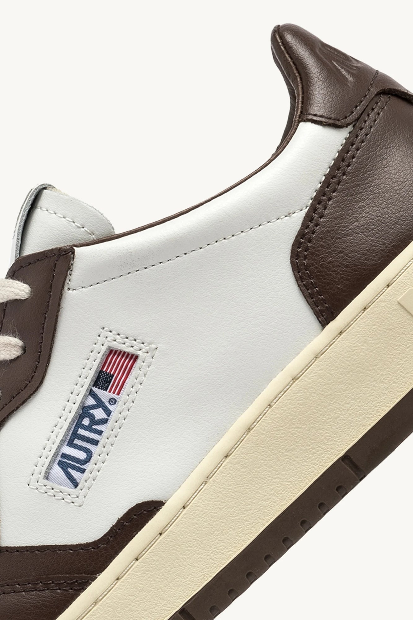 MEDALIST LOW BICOLOR SNEAKERS IN WHITE AND CHESTNUT LEATHER