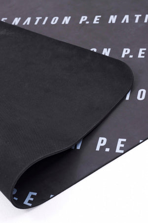 TRANSCEND-YOGA-BLACK-MAT-4