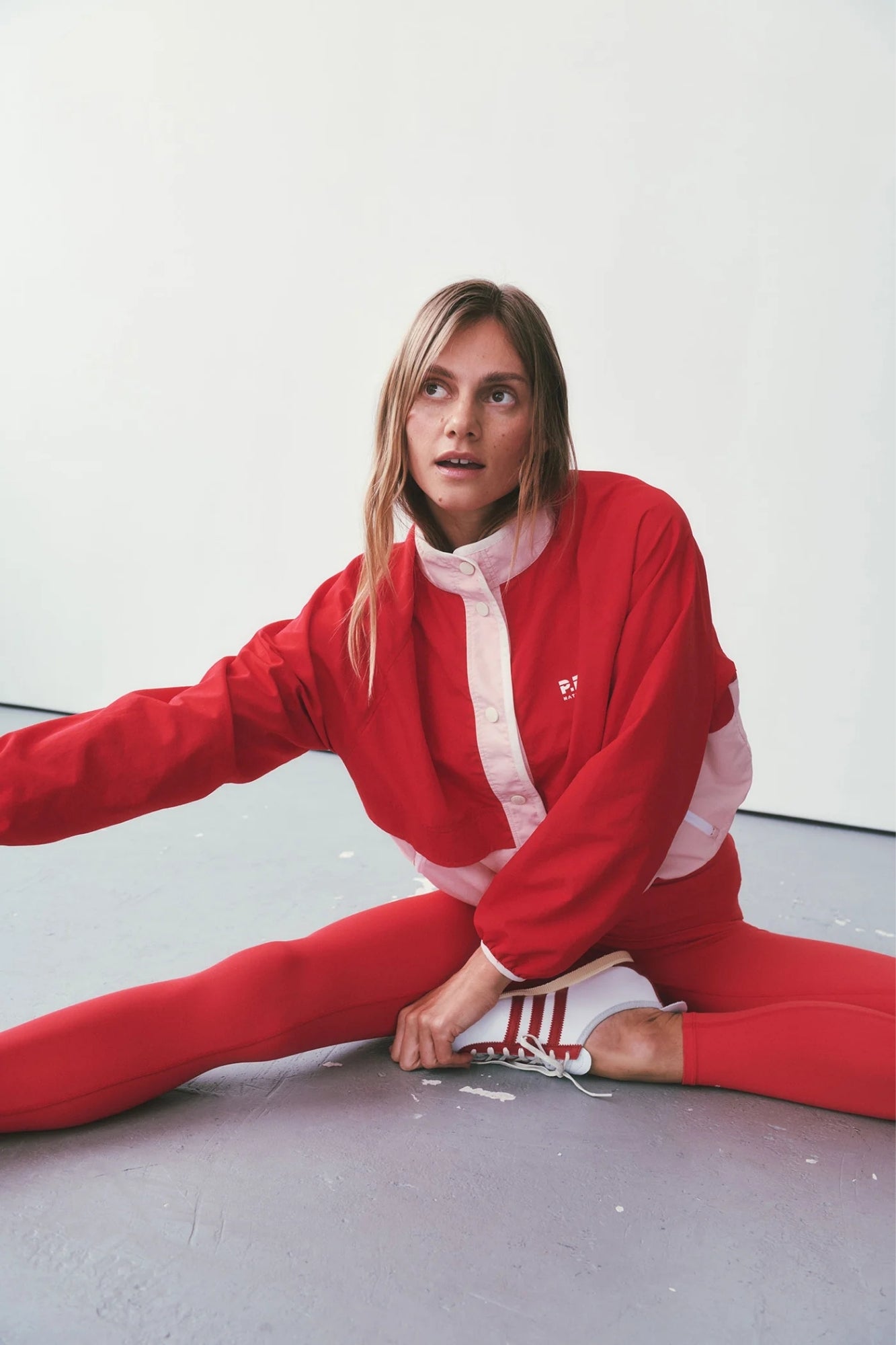 TECHNIQUE SPRAY JACKET IN STRAWBERRY