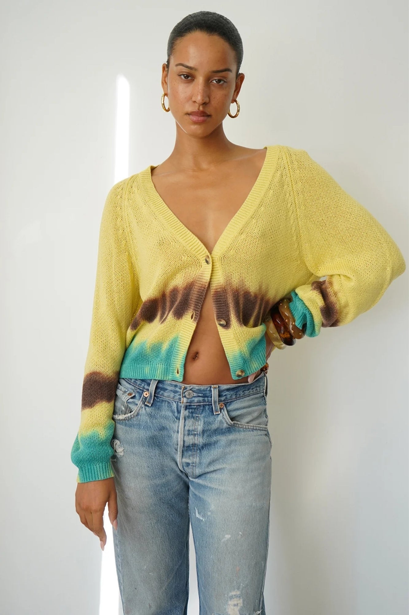 GEENA TYE DYE CARDIGAN IN ATLAS