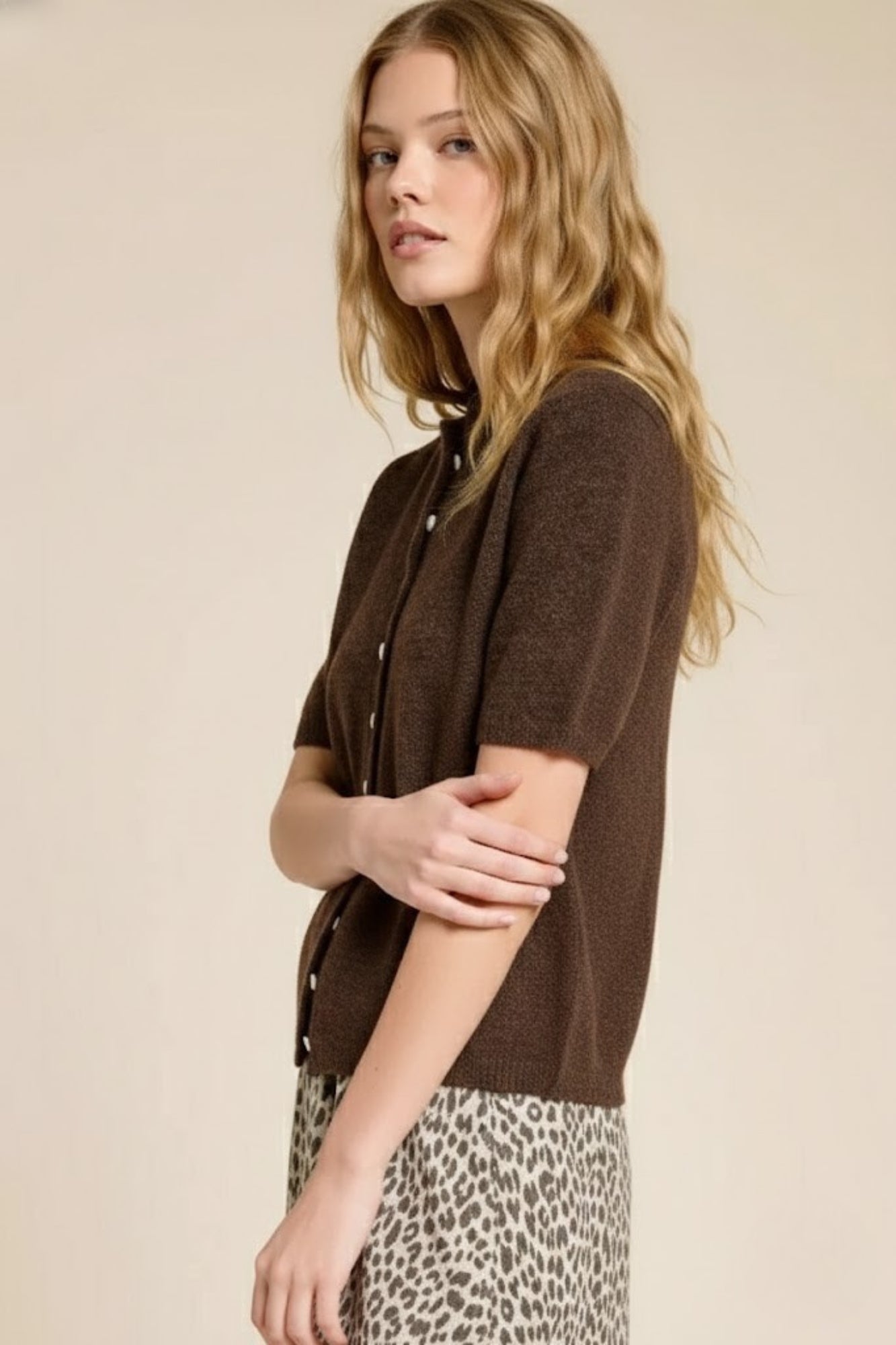 SHORT SLEEVE BUTTON ESPRESSO TOP