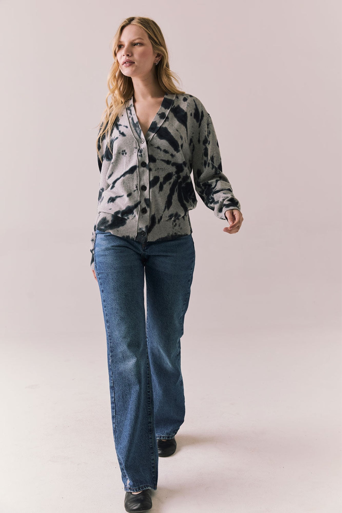 INTARSIA KNIT VIBE TIE DYE CARDIGAN