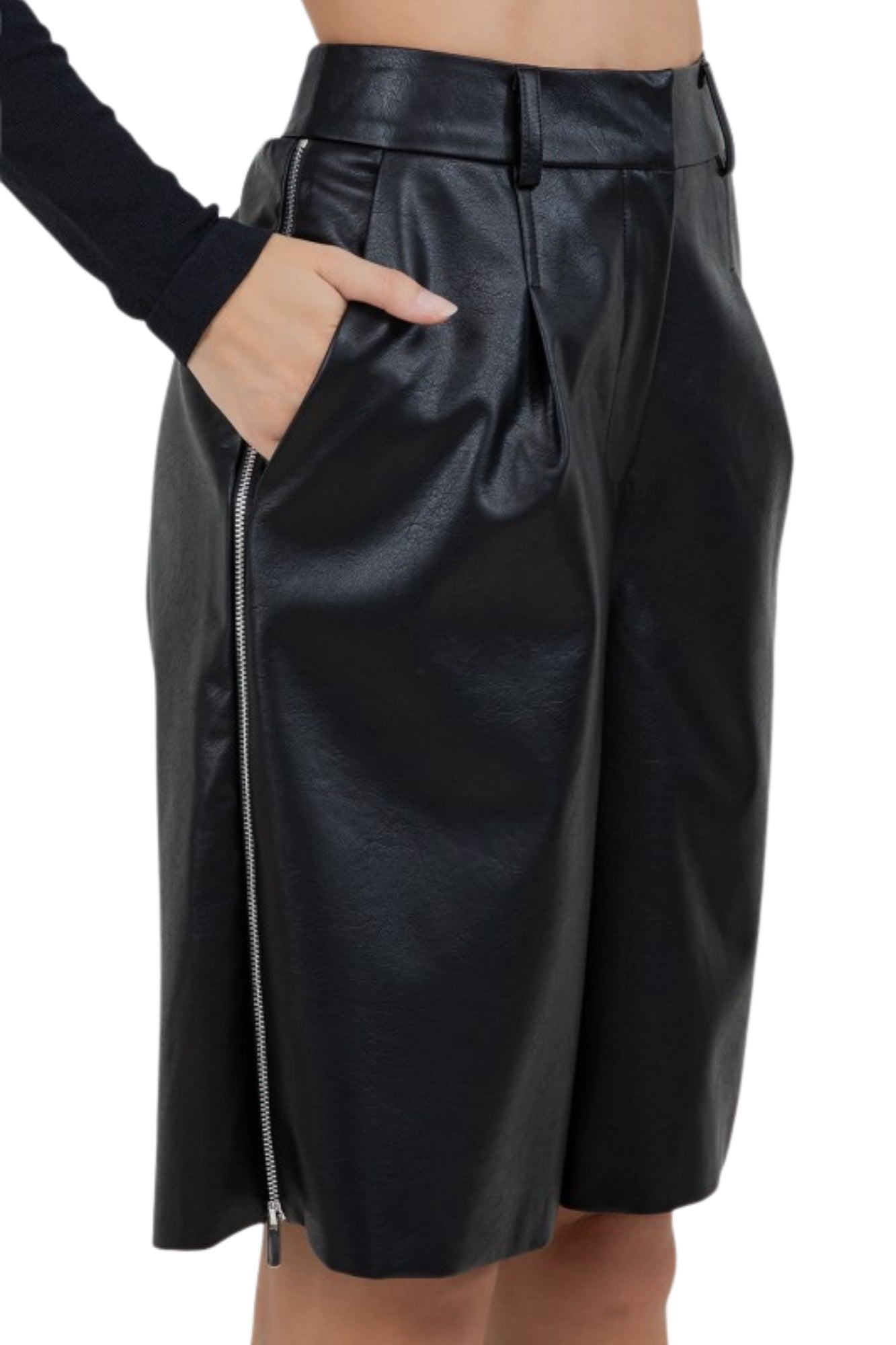 LEATHER BLACK BERMUDA WITH SIDE ZIPPERS