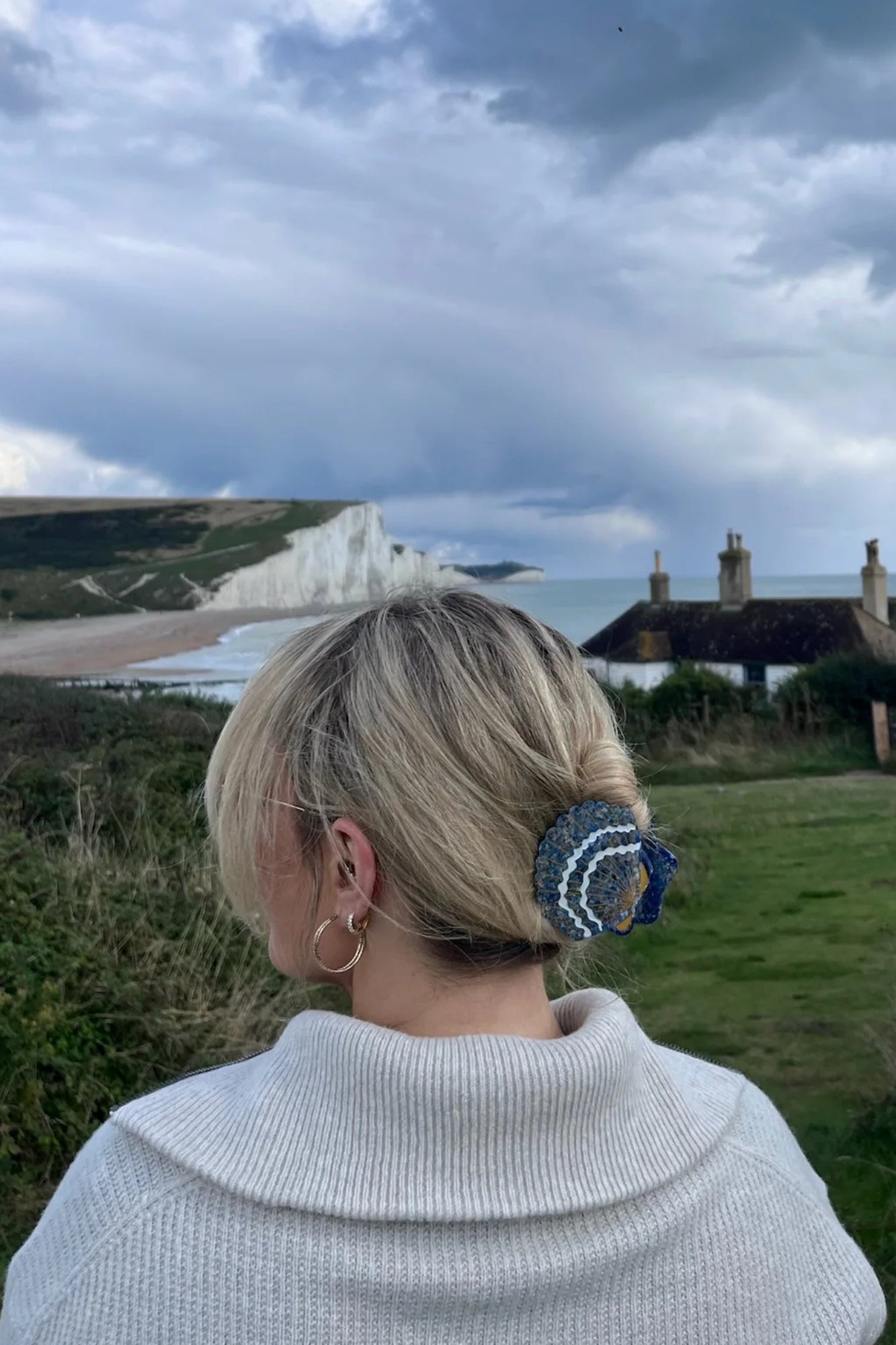 HAND PAINTED SEASHELL CLAW HAIR CLIP