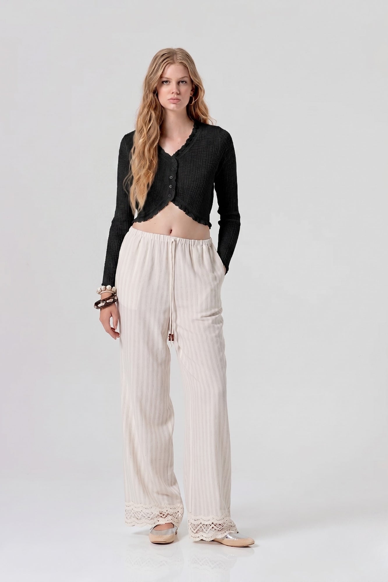 KNITTED CARDIGAN IN BLACK