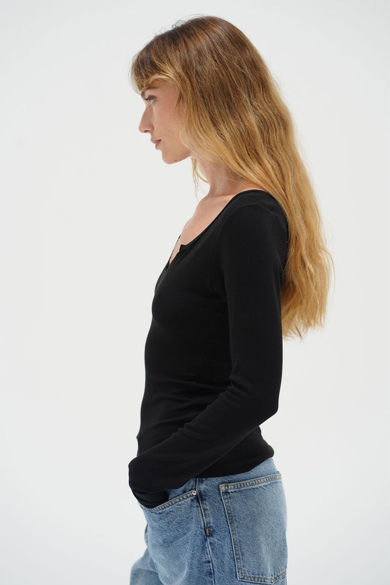 EMORY NOTCH BLACK RIBBED LONG SLEEVE
