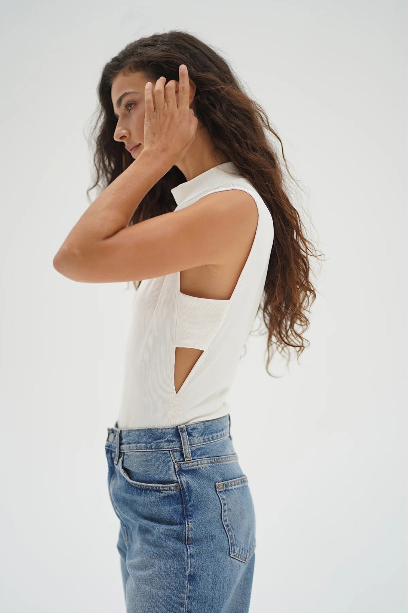 JORDY SLEEVELESS MOCK NECK PEARL BEAM