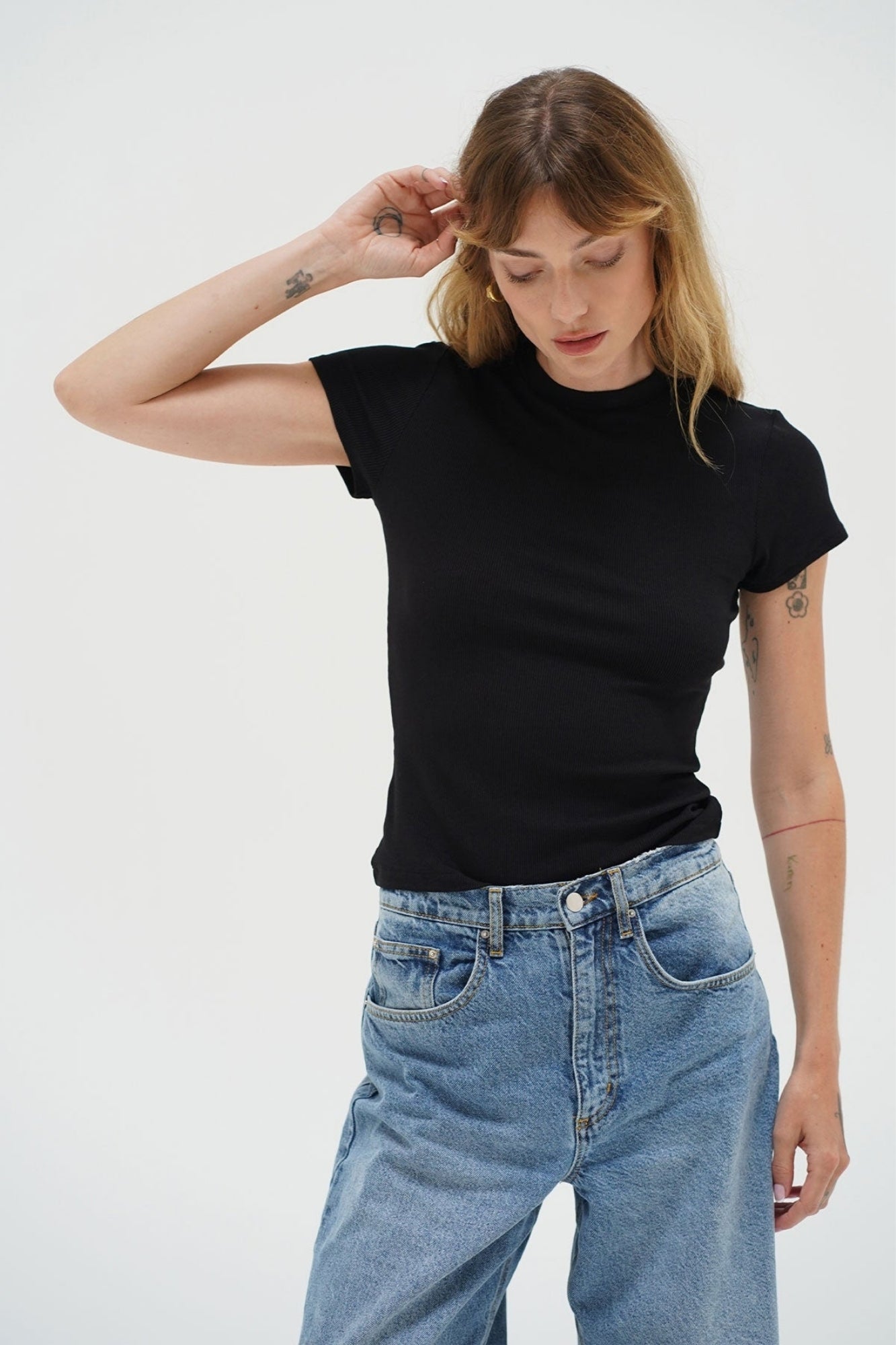 FITTED RIBBED CREW BLACK
