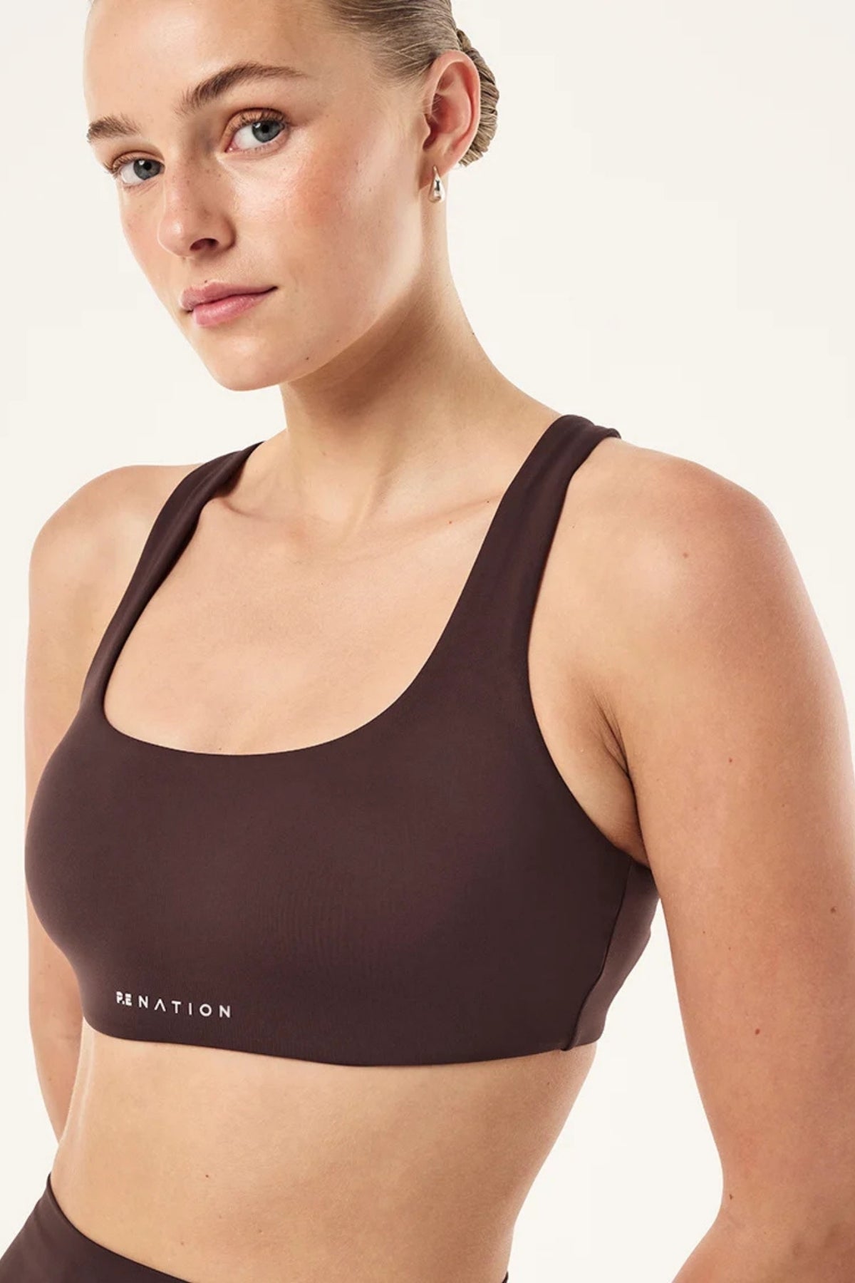 SIGNATURE SCOOP SPORTS BRA IN DARK PLUM
