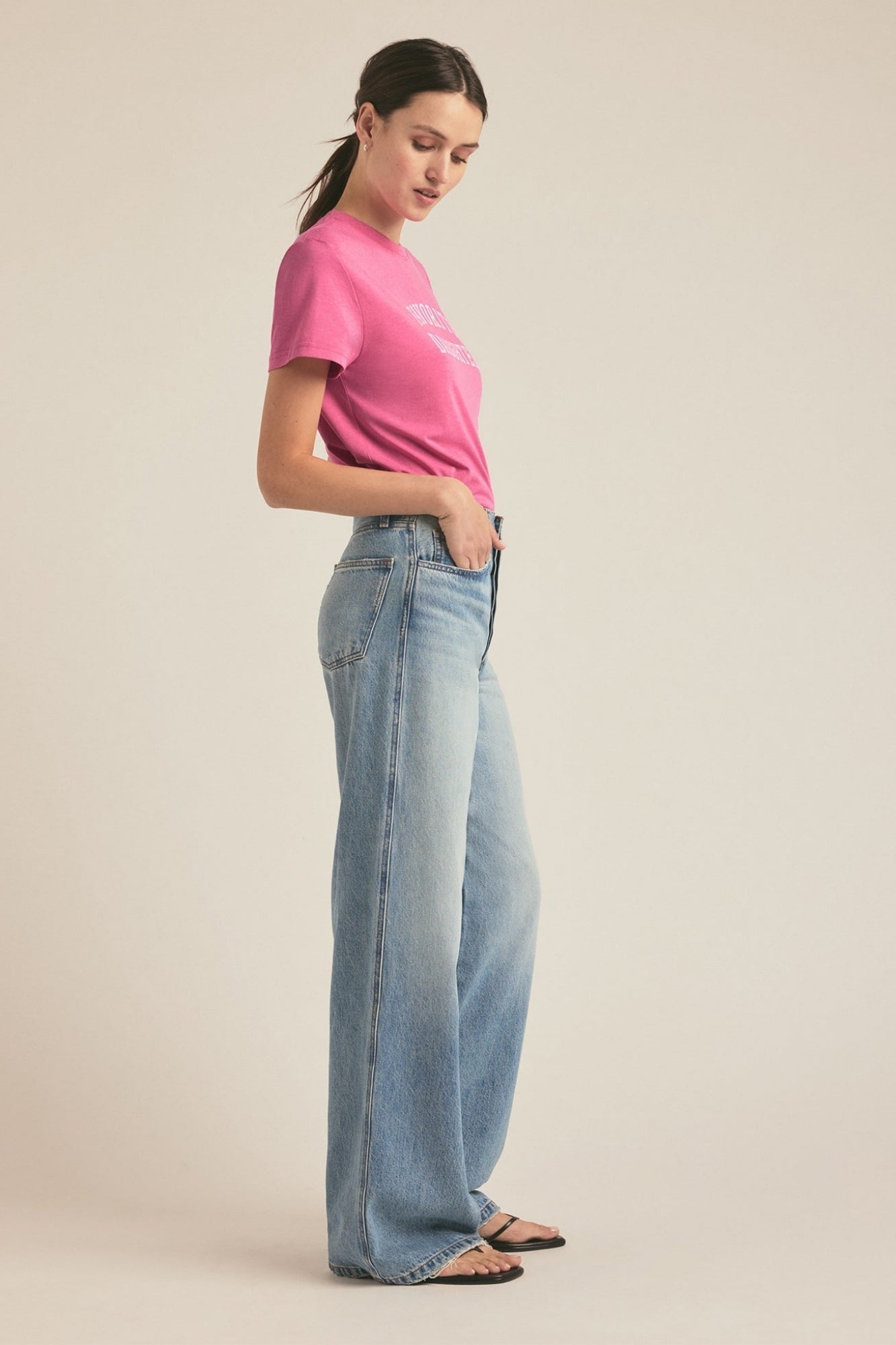 FAVORITE DAUGHTER CROPPED COLLEGIATE DRS TEE