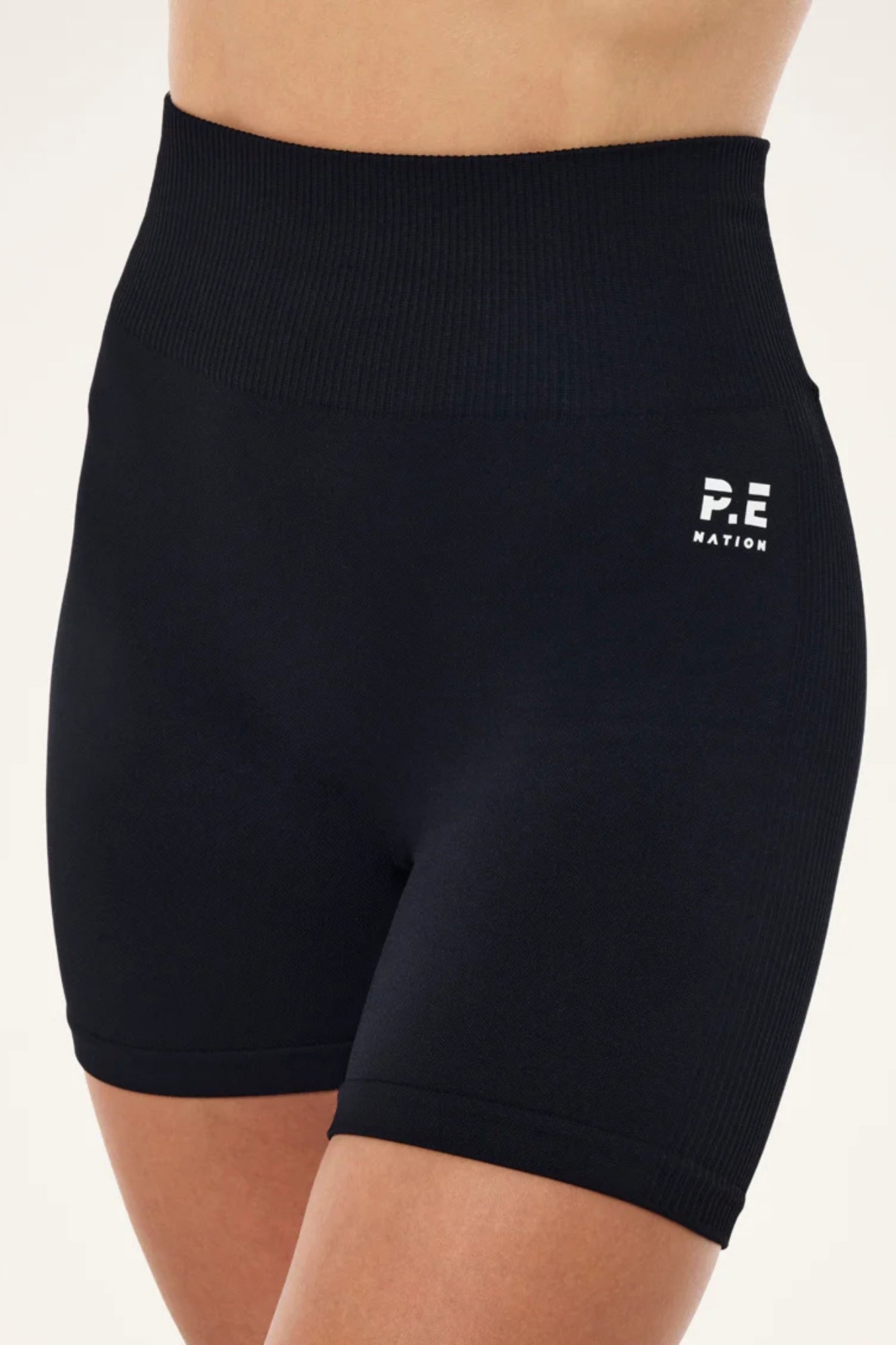 RESTORE SEAMLESS BIKE SHORT IN BLACK